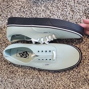 Brand new Van's women's size 9